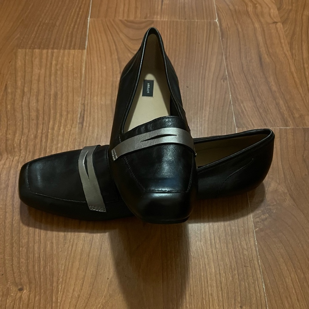 Array Woman’s Leather Upper Balance Square Toe Lo… - image 6